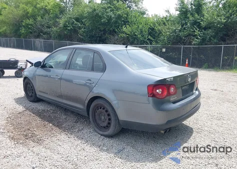 2010 Volkswagen Jetta S z USA, uszkodzony, nr VIN 3VWJZ7AJ5AM007189